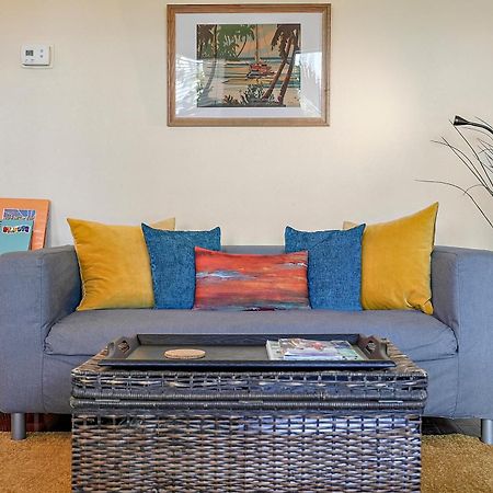 Wine-Dine-Sunshine Cozy Flat In The Heart Of Dtsp Villa St. Petersburg Exterior photo