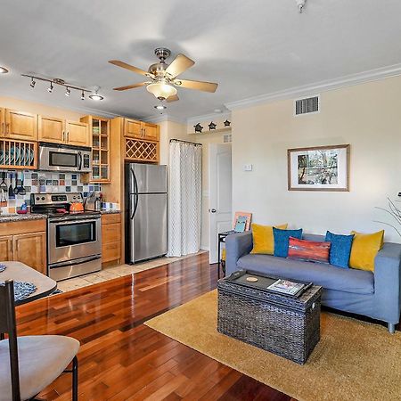 Wine-Dine-Sunshine Cozy Flat In The Heart Of Dtsp Villa St. Petersburg Exterior photo