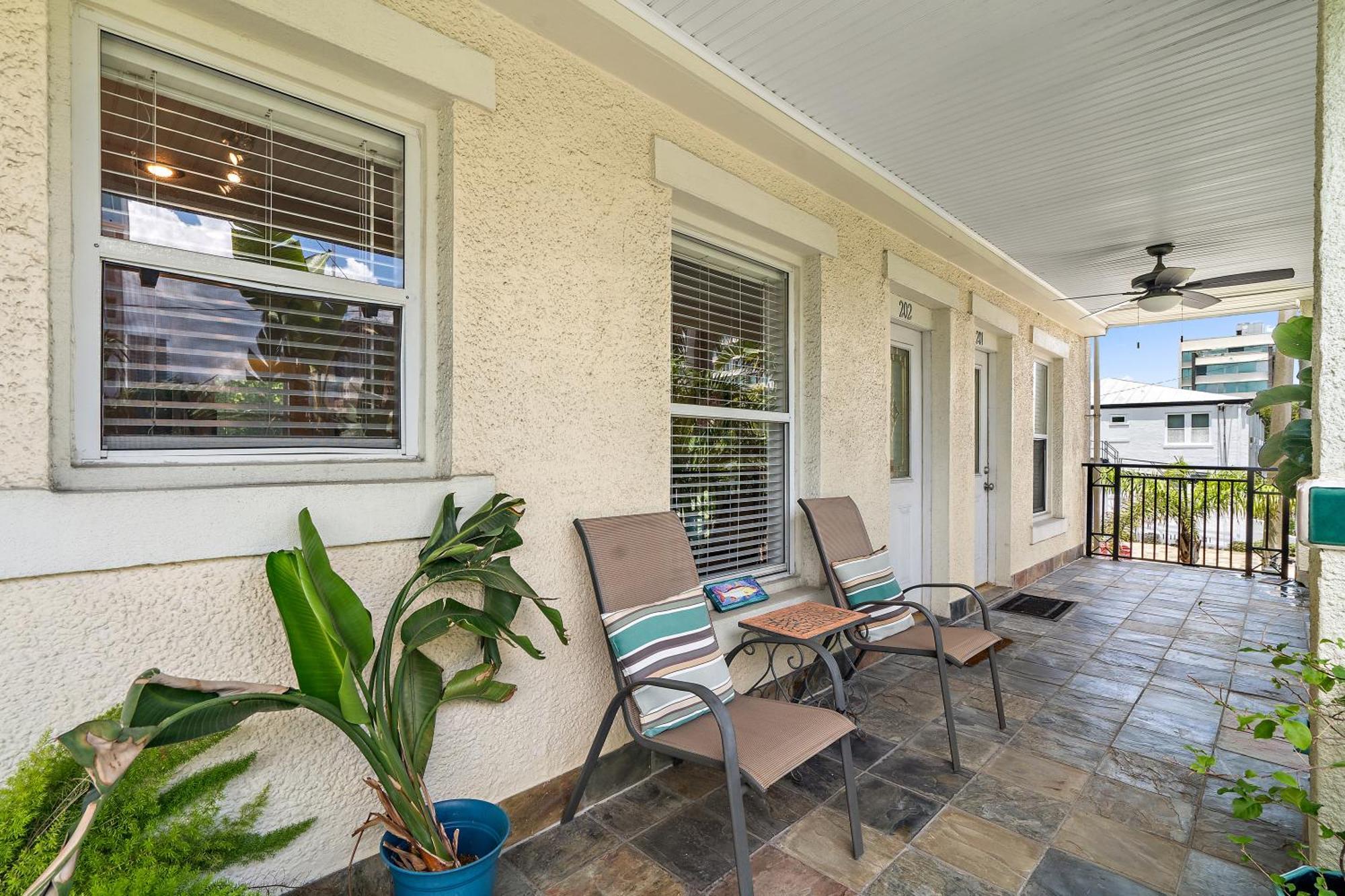 Wine-Dine-Sunshine Cozy Flat In The Heart Of Dtsp Villa St. Petersburg Exterior photo
