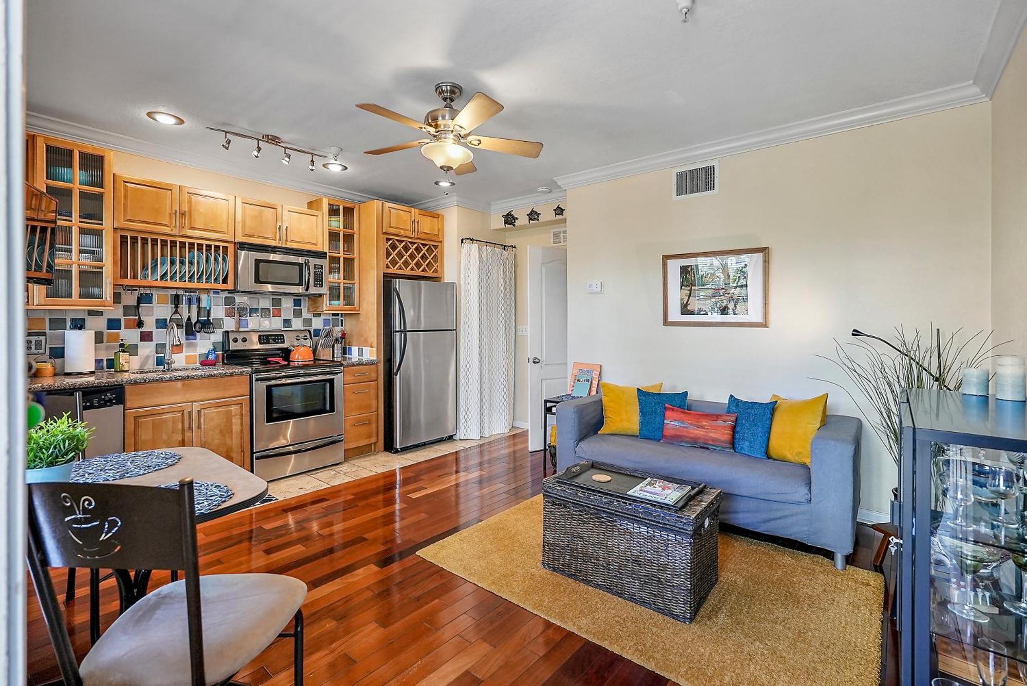 Wine-Dine-Sunshine Cozy Flat In The Heart Of Dtsp Villa St. Petersburg Exterior photo