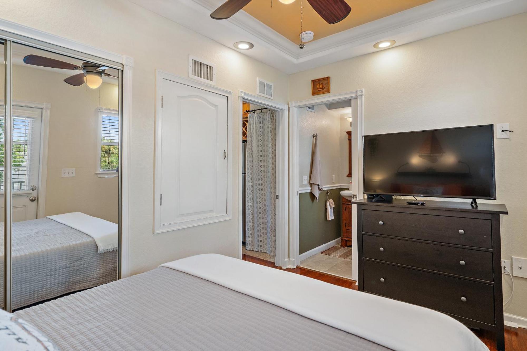 Wine-Dine-Sunshine Cozy Flat In The Heart Of Dtsp Villa St. Petersburg Exterior photo