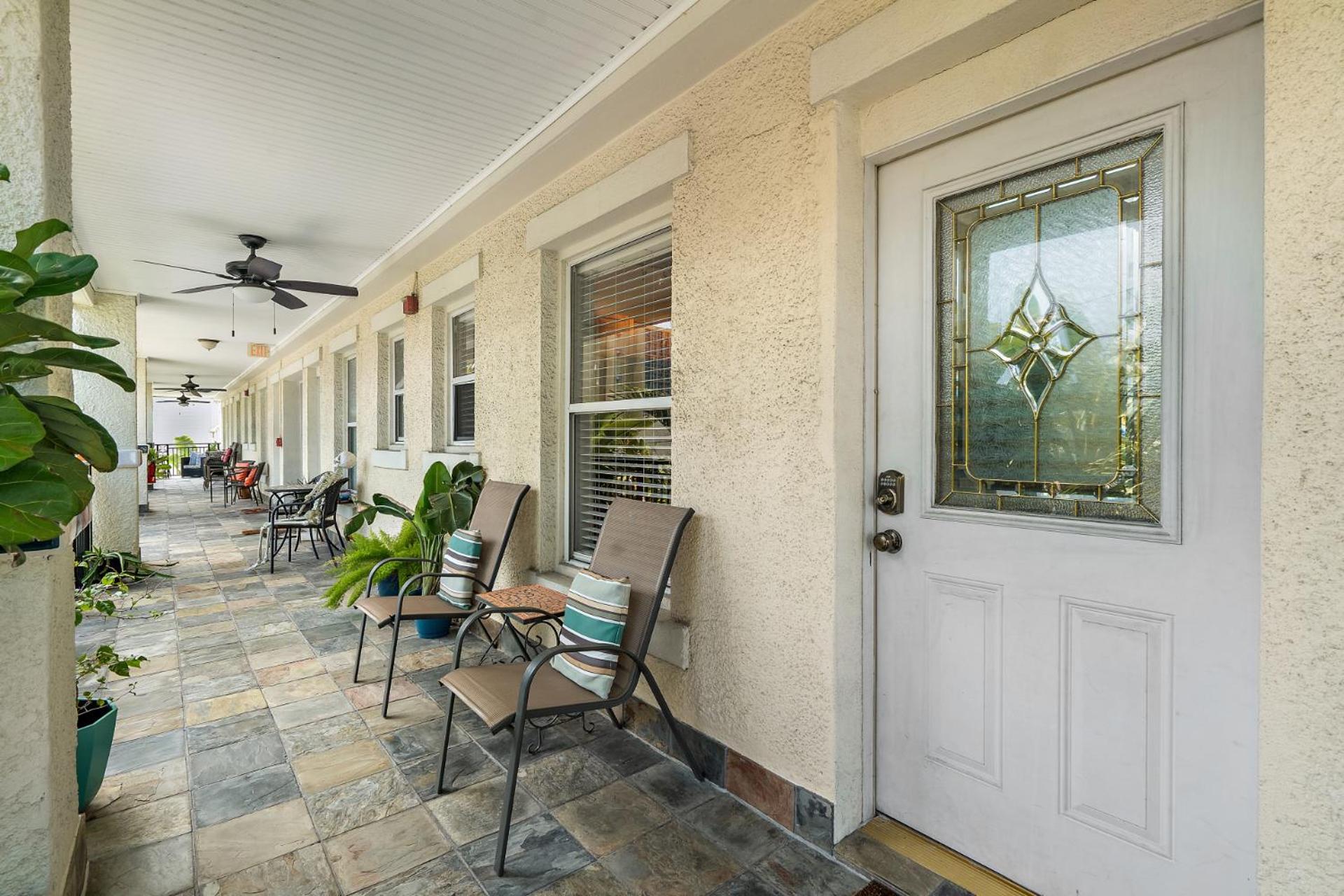Wine-Dine-Sunshine Cozy Flat In The Heart Of Dtsp Villa St. Petersburg Exterior photo